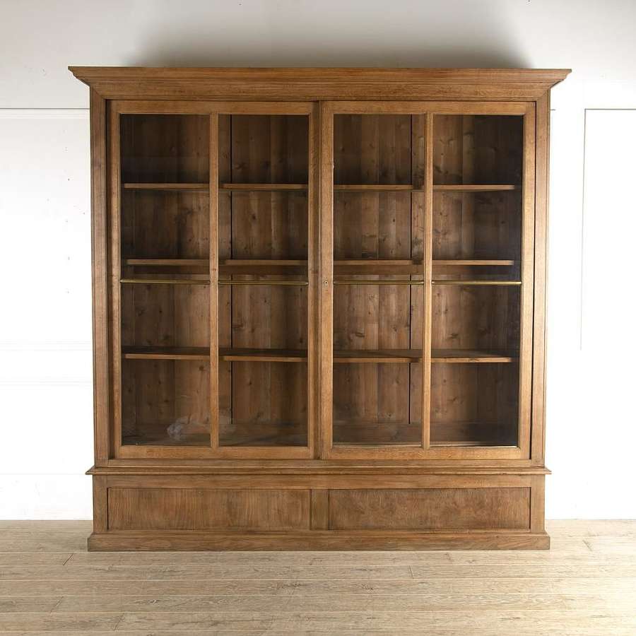 Cupboards & Bookcases