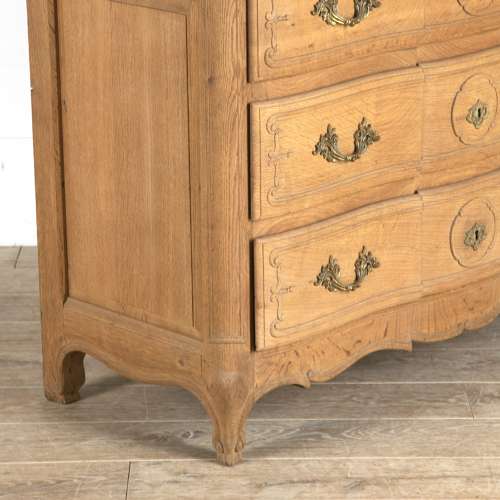 19TH CENTURY FRENCH OAK COMMODE