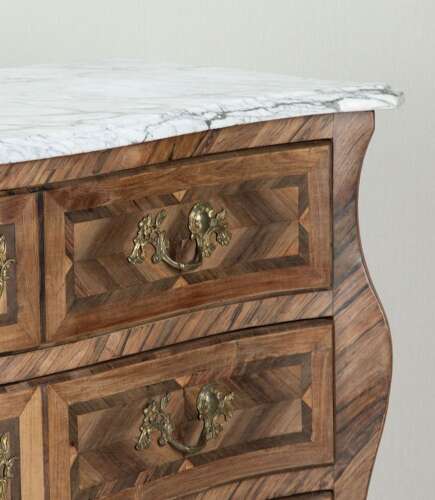 19th Century French Serpentine Fronted Commode